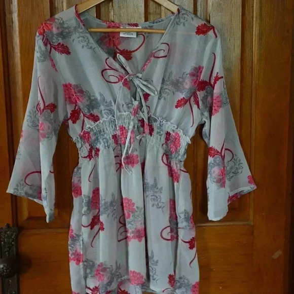 Sheer  Flowy Top - Picture 1 of 7